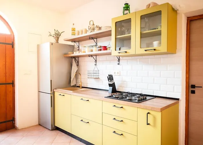 Olive House Rezo Semesterbostad