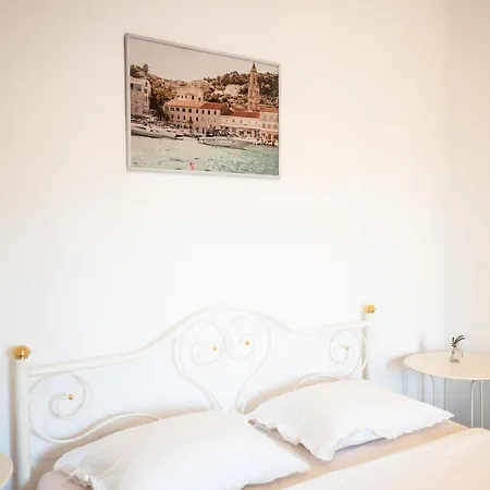 Olive House Rezo Holiday home