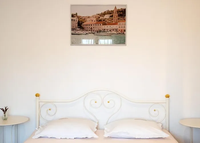 Olive House Rezo * Hvar Town